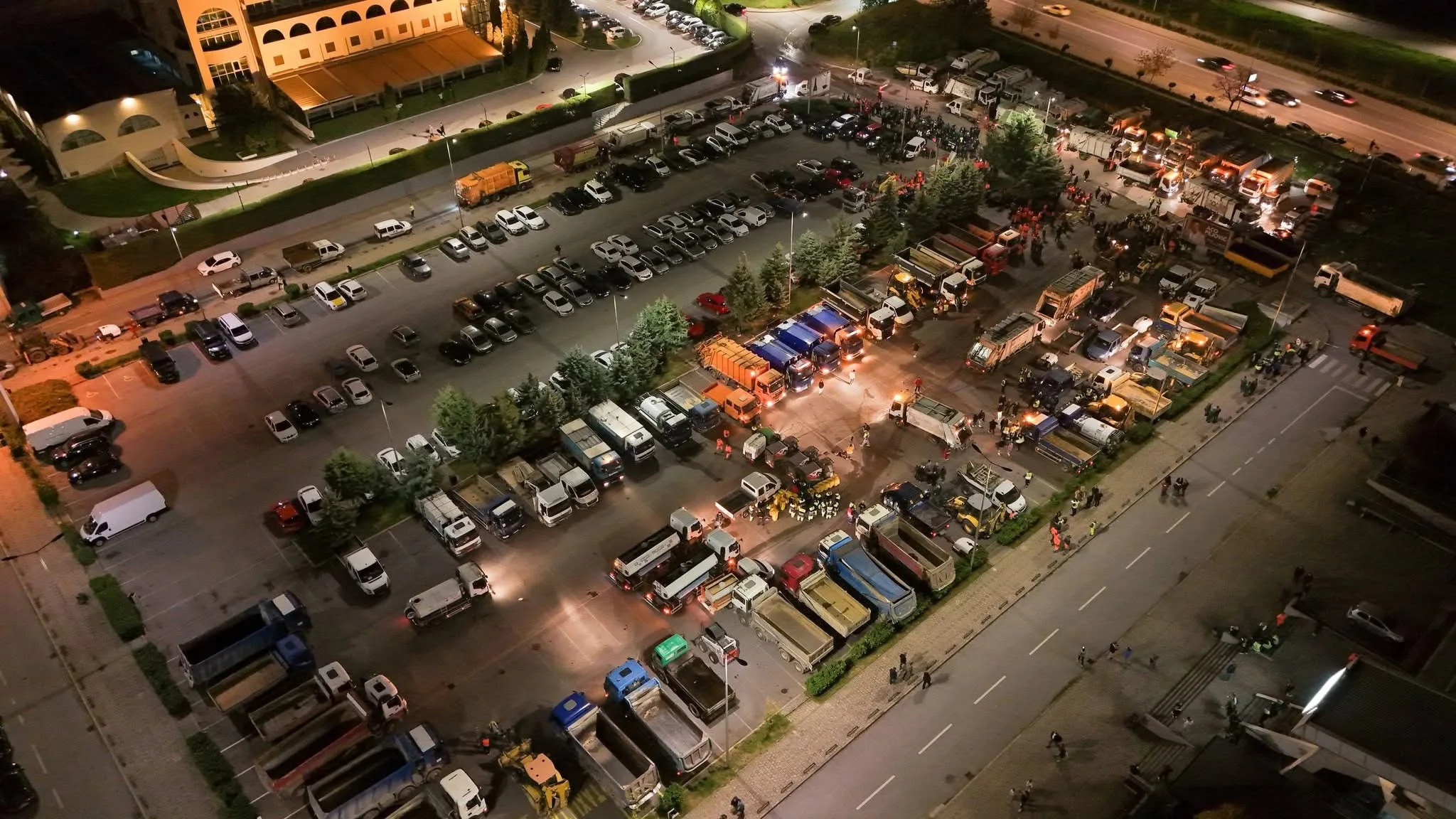 Премиерот објави фотка од дрон: Вечерва голема акција за чистење на сметот во Скопје!