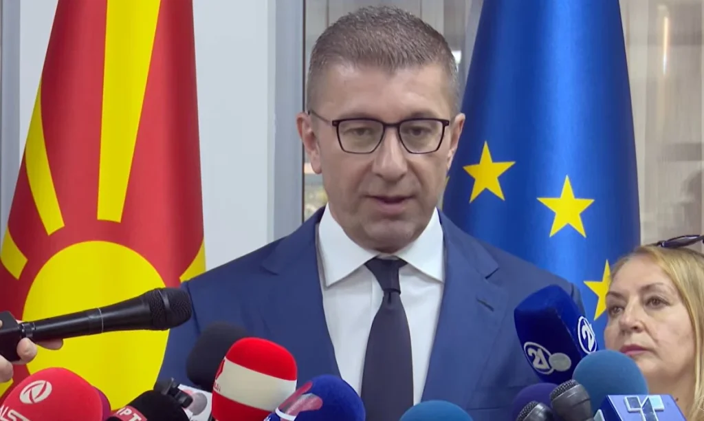 Нема да седиме настрана како кукавици, ако опозицијата бара предвремени избори, ќе одговориме позитивно и ќе победиме, вели Мицкоски