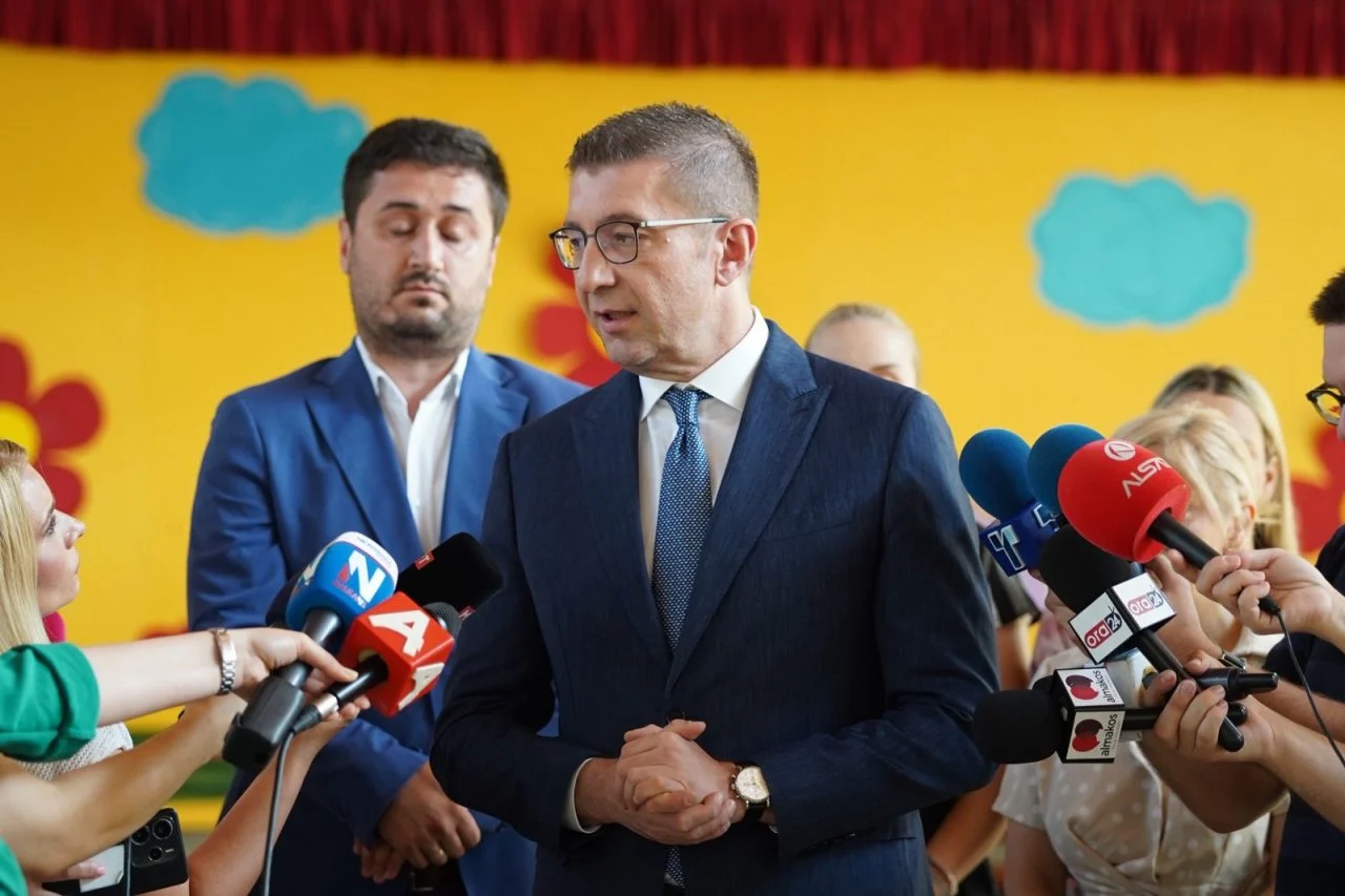 Цените на основните производи да останат под 3 проценти, најави Мицкоски по состанокот со претставници на најголемите ланци на маркети
