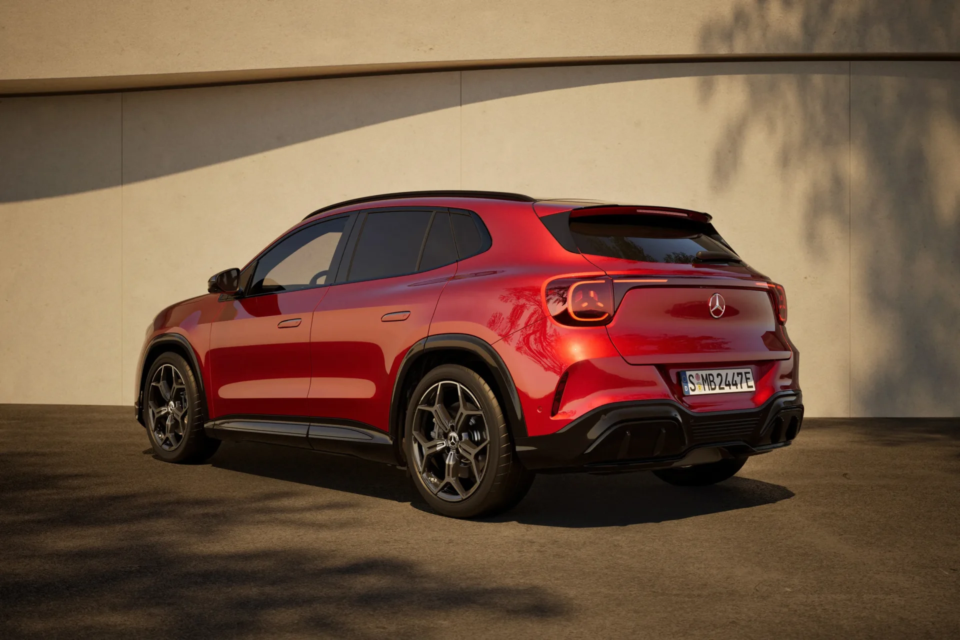 Новиот Mercedes GLA дебитира со хибридни и електрични верзии