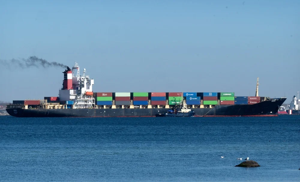 Иран: Трамп купува време за изненаден удар