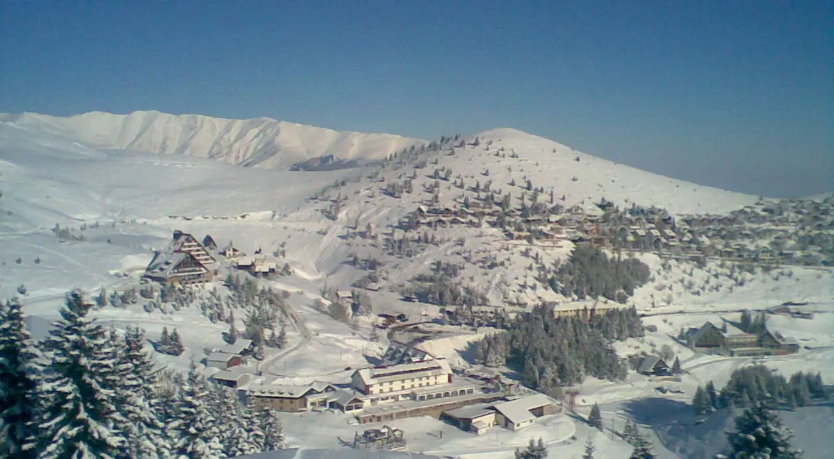 Скијач се повредил на Шар Планина: 66-годишниот Словенец паднал кај Титов Врв