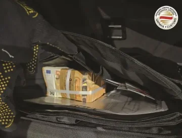 СПРЕЧЕН ОБИД ЗА НЕЛЕГАЛНО ИЗНЕСУВАЊЕ ДЕВИЗИ: Српски државјанин фатен со голема количина девизи на Табановце