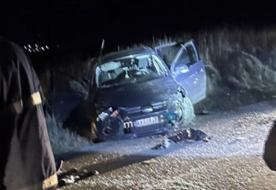 Тешка несреќа на патот Караорман – Штип, пожарникари ги извлекуваат повредените