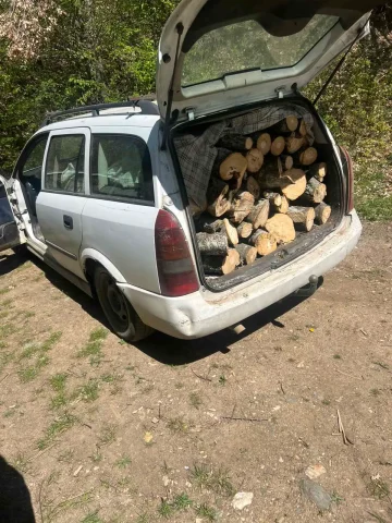 (ФОТО) УАПСЕН ДРВОКРАДЕЦ ОД СКОПСКО: Пренесувал огревни дрва без жиг и документација, со истечена сообраќајна дозвола и без возачка