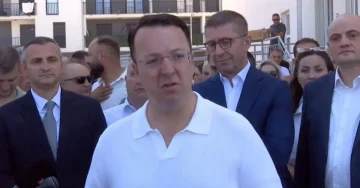 НОВ ДОМ ЗА 47 СЕМЕЈСТВА ВО ДЕБАР: Поддршката за најранливите категории ќе продолжи, порача Николоски.