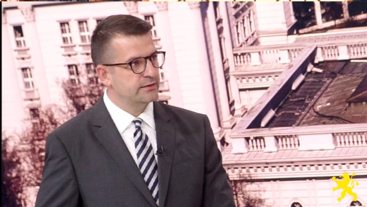 Томовски: Воведувањето на обоените регистарски таблички за службените возила ги намали злоупотребите за 70 проценти