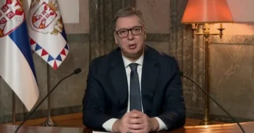 Вучиќ за инцидентот во Нови Сад: Се работи за „Само неколку шамари“, демонстрантите ги обвини дека први нападнале