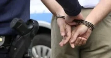 ДВАЈЦА ДОКТОРИ ПРИВЕДЕНИ ЗА НЕЛЕГАЛНИ ЛЕКОВИ И МЕДИЦИНСКИ ПОМАГАЛА: Претреси во две здравствени установи во Скопје