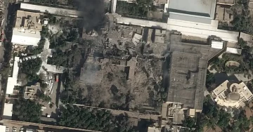 (ВИДЕО) Уништена резиденцијата на Хамнеи, ајатолахот префрлен на безбедна локација надвор од Техеран