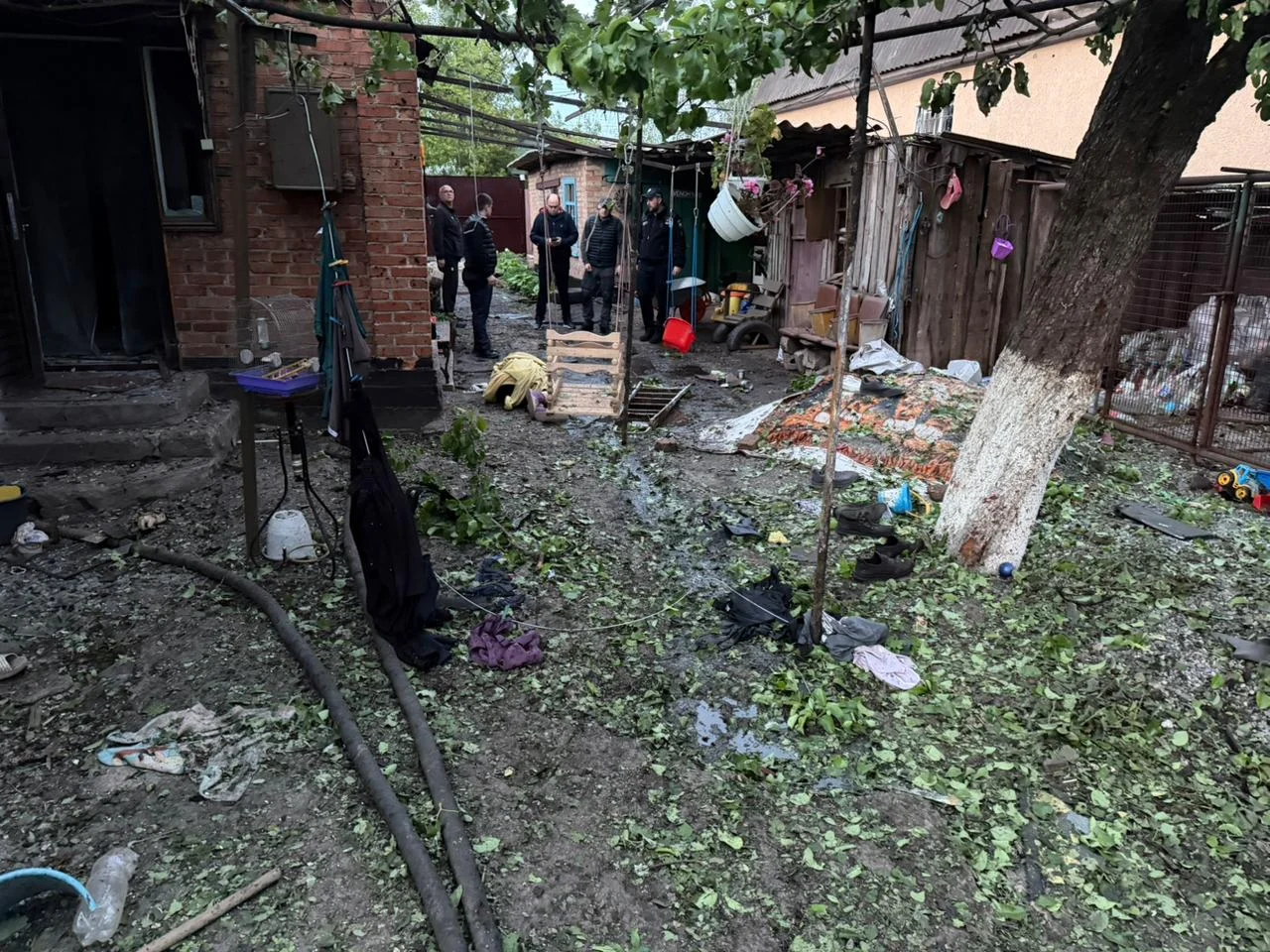 (Фото) Руски дрон погоди куќа во Украина, деветмесечно бебе ја изгуби ногата