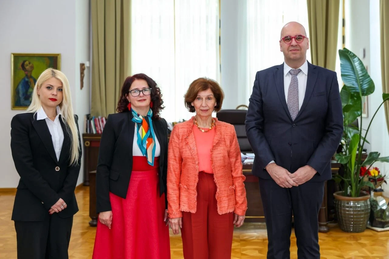 Средба на Сиљановска-Давкова со претставници на СОС Детско село Македонија