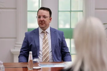 ГРАДСКИ ВОЗ ОД ПРВИ СЕПТЕМВРИ: Николоски најави модернизација на железничкиот сообраќај и 100 нови автобуси за Скопје