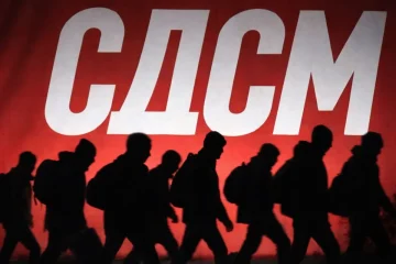 КСЕНОФОБИЧНА КАМПАЊА: СДСМ го прикажува обновувањето на работните лиценци за странци од Непал и Турција како „увоз на мигранти од Британија“