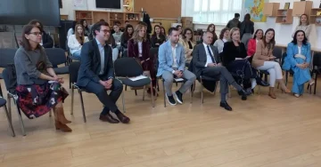 Делегација на Собранието во посета на билингвалните паралелки на француски јазик во Скопје